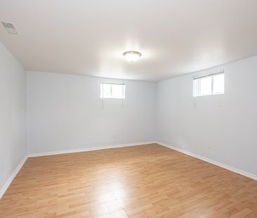 **ALL INCLUSIVE** STUDENTS ROOM FOR RENT ON GLENDALE!! - Photo 1