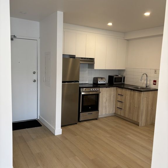 3½ Rénové – Tout Inclus – Stationnement - Photo 1