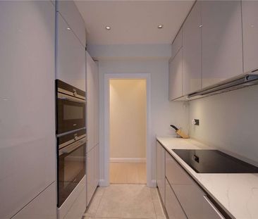 Three bedroom apartment set within the portered block of Dorset House, 0.3 miles from Regents Park - Photo 6