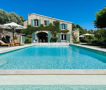 Mas à Louer en Provence : Élégance et Douceur de Vivre à Lacoste - Photo 1