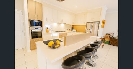 Executive-Ready, Fully Furnished 3-Bedroom Home | 6-Month Lease + Option to Renew - Photo 3