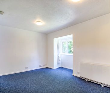 Flat to rent in Lowdell Close, West Drayton, UB7 - Photo 4