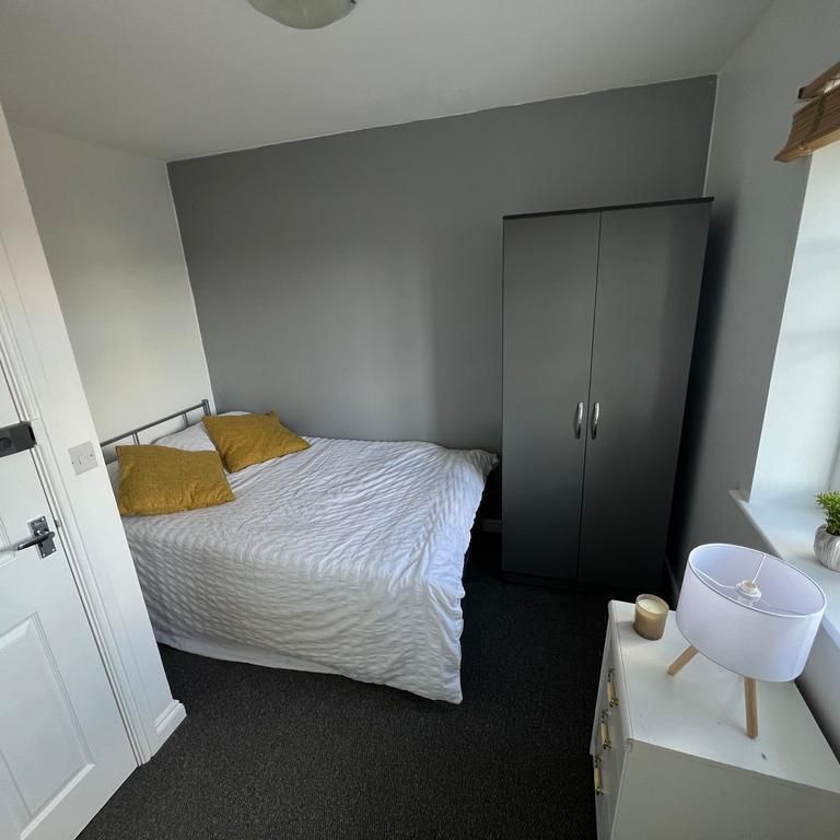1 bedroom in a house share to rent - Photo 1