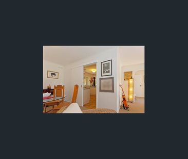 COMFORTABLE FAMILY LIVING IN CONVENIENT LOCATION - Photo 4