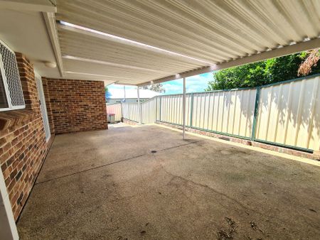 Tidy Villa in Ideal Location - Photo 4