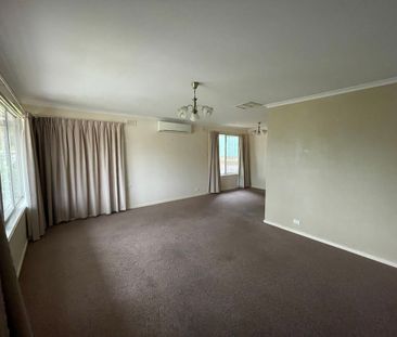 Large 3 Bedroom Family home - Photo 3