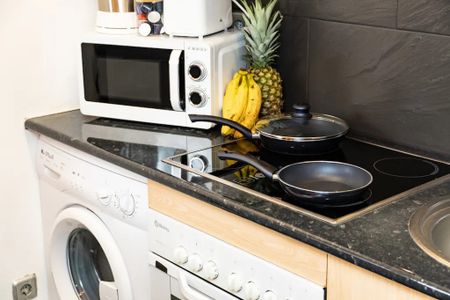 Calle de Lavapiés, Madrid, Community of Madrid 28012 - Photo 3