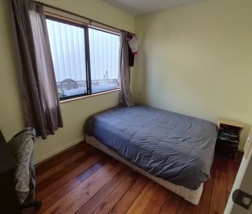 Tidy Family Home Excellent Location - Brookfield - Photo 1