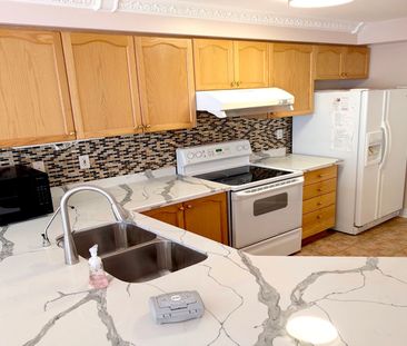 For Lease - 15 Amulet Crescent, Richmond Hill, Ontario - Photo 2