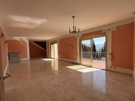 Location Maison 6 pièces 201m² LE CASTELLET 83330 - Photo 2