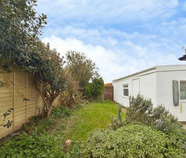 3 bedroom semi-detached bungalow to rent - Photo 2