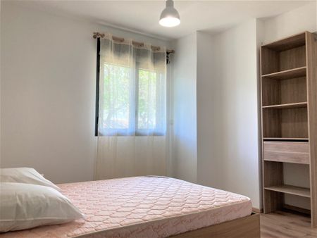 Location Appartement 1 pièce 40m² STE CLOTILDE 97490 - Photo 2