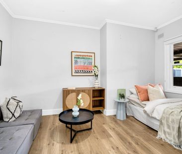 Spacious Family Home with Large Yard & Parking – Elizabeth North - Photo 3