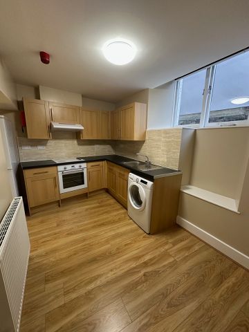 Studio Flat, Royal York Crescent, BS8 - Photo 3