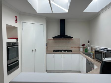 Roxburgh Park - Photo 3