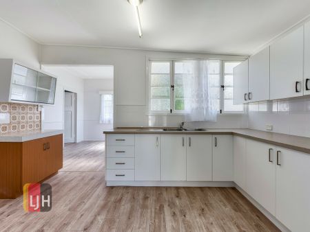 RENOVATED 3 BEDROOM COTTAGE IN FANTASTIC KEDRON LOCATION - Photo 3