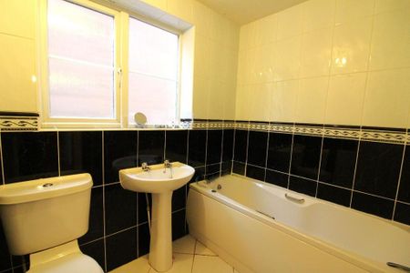 3 bedroom detached house to rent - Photo 5