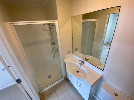 2 Bedroom Newmarket Apartment - Photo 2