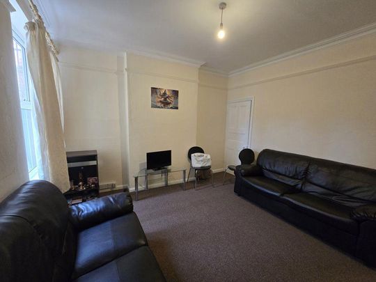 4 bedroom terraced house to rent - Photo 1
