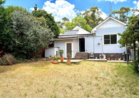 EAST TAMWORTH- Beautiful 4 Bedroom Family Home - Photo 5