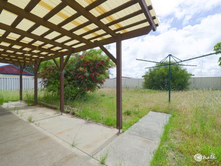 3X1 FAMILY HOME IN WAIKIKI - 6 MONTH LEASE!!! - Photo 3