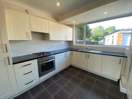 2 bedroom semi-detached bungalow to rent - Photo 5