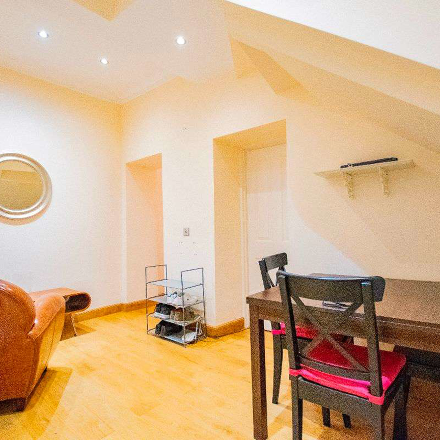 FLAT 6, 56 Queensborough Terrace Room 2 - Photo 1