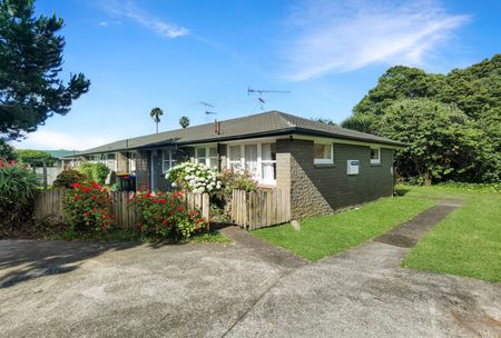 Water Included, No lawn, Spacious 2 Bedroom Unit - Photo 3