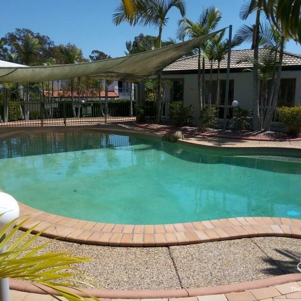 3 Bedroom Townhouse Available 25-10-2024 - Photo 1