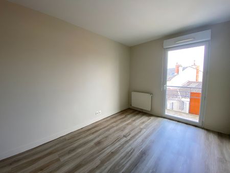 SANS FRAIS D'AGENCE -RUE ENCOMBE VINEUSE, Grand T4 de 92m² avec garage/parking et balcon ! - Photo 3