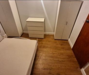 Room in a Shared House, Harlesden Road, NW10 - Photo 4