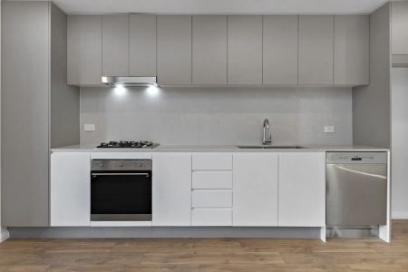 Beautiful Executive Apartment! - Photo 2