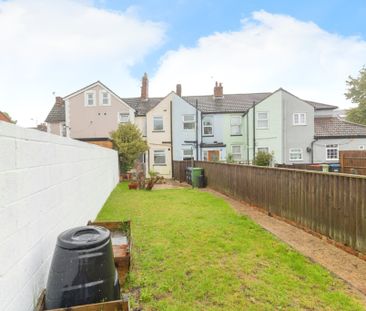 2 Bedroom Terraced House with Enclosed Garden, Available NOW - Photo 6