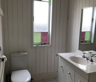 Large residence, close to all amenities - Photo 4