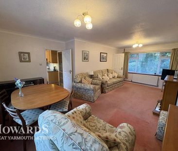 3 bedroom semi-detached bungalow to rent - Photo 1