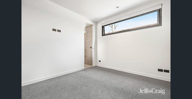 S I X Docker Street - The stylish Address nestled in the heart of Elwood Village. - Photo 1