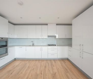 3 bedroom flat to rent - Photo 5