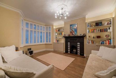 Whitchurch Gardens, Harrow, HA8 - Photo 4