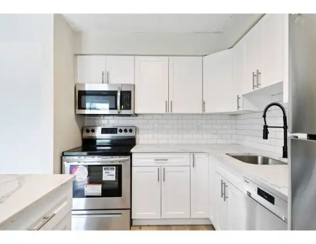 3155 Sandwich Street | 3155 Sandwich Street, Windsor - Photo 1