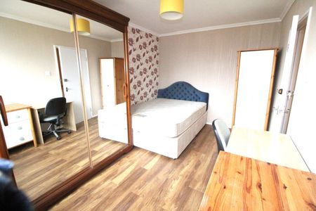 Room in a Shared Flat, Martindale House, E14 - Photo 3
