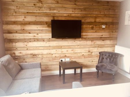 4 bedroom apartment to rent - Photo 3