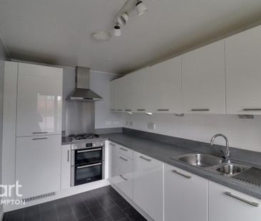 4 bedroom terraced house to rent - Photo 2