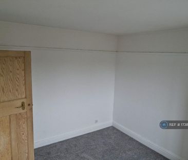 4 bedroom semi-detached house to rent - Photo 5