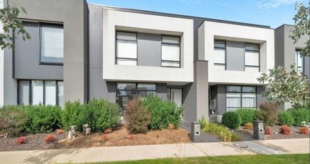 Modern Comfort and Family-Friendly Living in the Heart of Fraser Rise - Photo 4