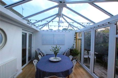 2 bedroom bungalow to rent - Photo 3