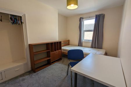 5 bedroom terraced house to rent - Photo 4