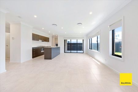 A near new freestanding and modern house ready to move in - Photo 4