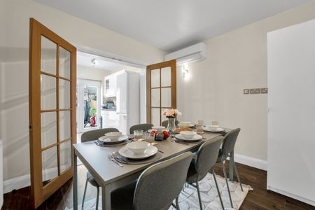 4 bed Semi-Detached House To Let - Photo 3