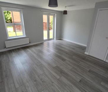 3 bedroom semi-detached house to rent - Photo 5