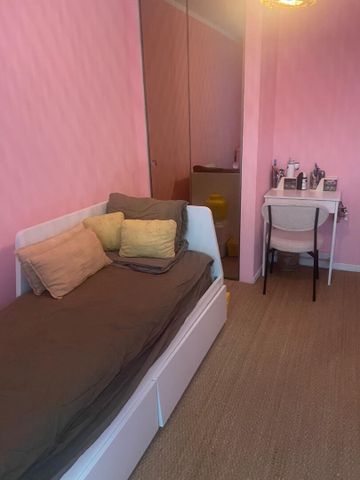 Location Appartement 3 pièces 71m² MARSEILLE 9ème - Photo 4